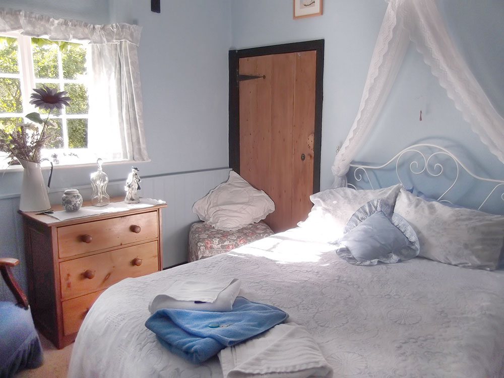 The Bluebell bedroom, East Farmhouse B&B, Abbotsbury