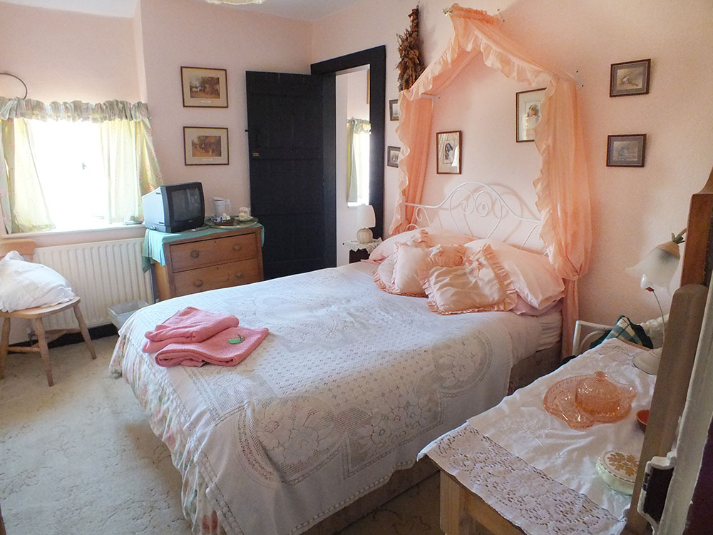 The Harvest bedroom, East Farmhouse B&B, Abbotsbury