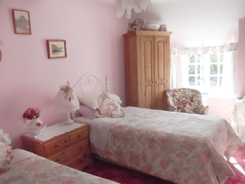 The Rose bedroom, East Farmhouse B&B, Abbotsbury